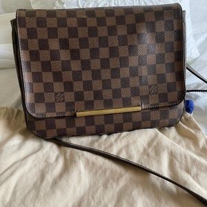 **SOLD**Louis Vuitton Hoxton GM Damier Bag